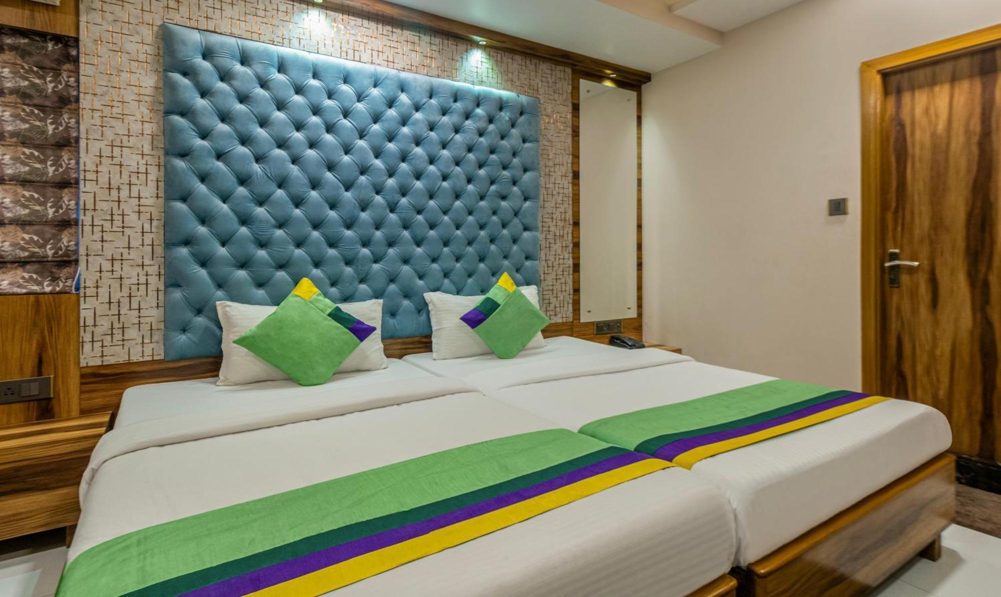 Hotel Orion Crystal Calcutta Extérieur photo