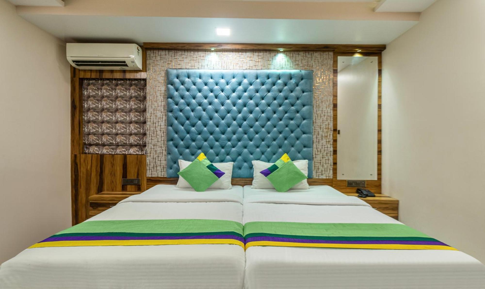 Hotel Orion Crystal Calcutta Extérieur photo