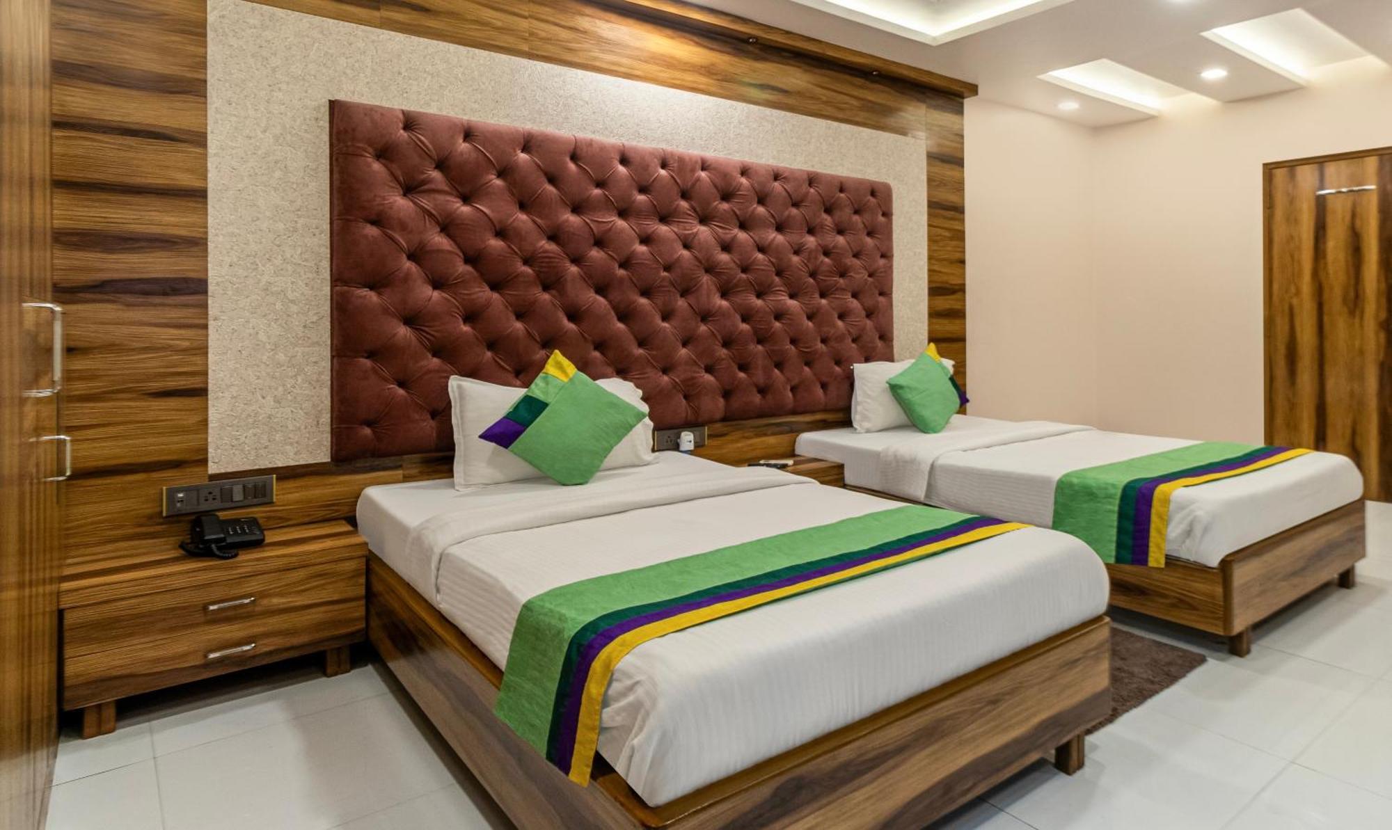 Hotel Orion Crystal Calcutta Extérieur photo