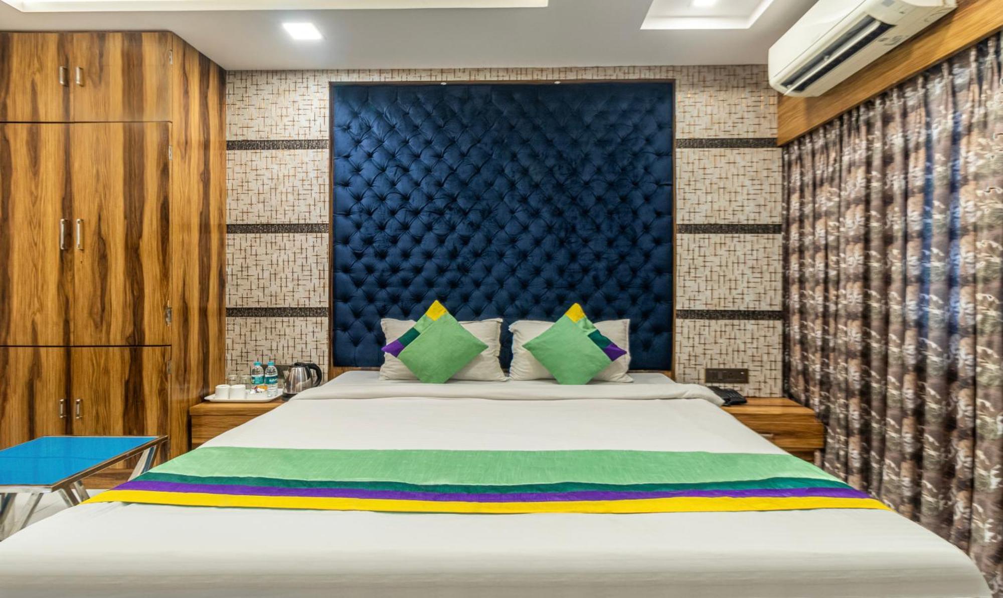Hotel Orion Crystal Calcutta Extérieur photo